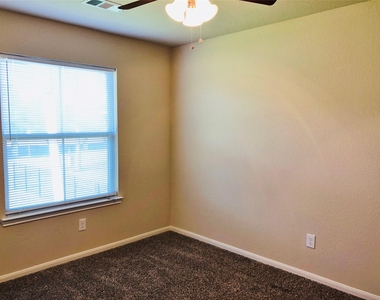 2512 S Houston Avenue - Photo Thumbnail 10