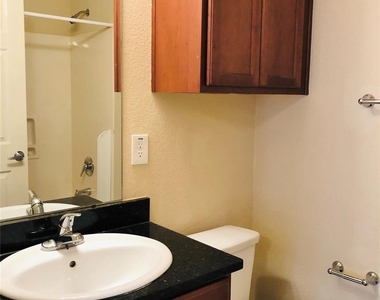 2512 S Houston Avenue - Photo Thumbnail 4