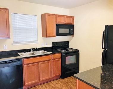 2512 S Houston Avenue - Photo Thumbnail 3