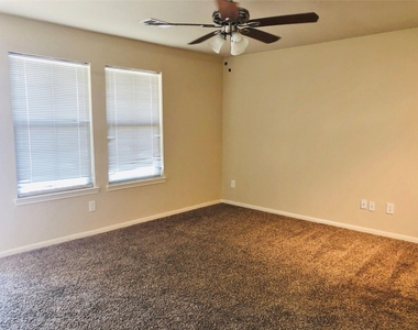 2512 S Houston Avenue - Photo Thumbnail 11
