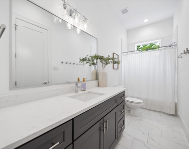 826 Nadine Street - Photo Thumbnail 7