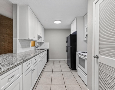 16614 Blackhawk Boulevard - Photo Thumbnail 9