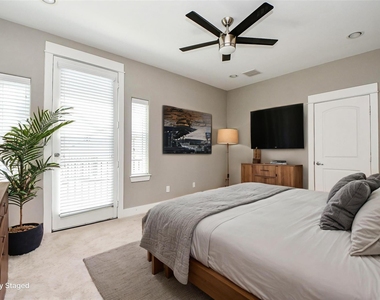 955 W 24th Street - Photo Thumbnail 8