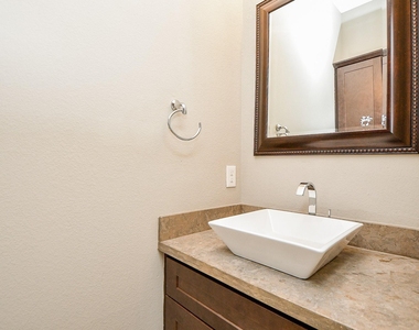 955 W 24th Street - Photo Thumbnail 17