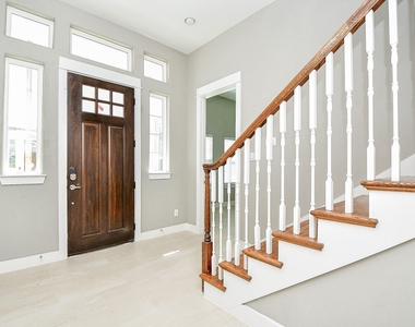 955 W 24th Street - Photo Thumbnail 10