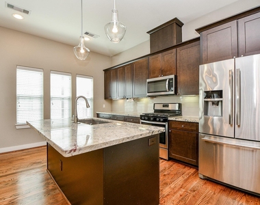 955 W 24th Street - Photo Thumbnail 18