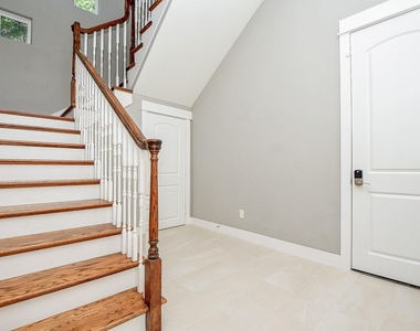 955 W 24th Street - Photo Thumbnail 11