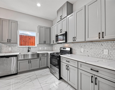 5027 Dickens Road - Photo Thumbnail 14