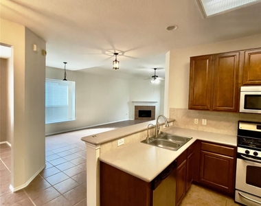 3514 Leaf Vines Drive - Photo Thumbnail 11