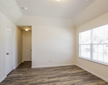 9910 Piave Drive - Photo Thumbnail 7