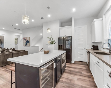 2804 Grand Fountains Drive - Photo Thumbnail 5