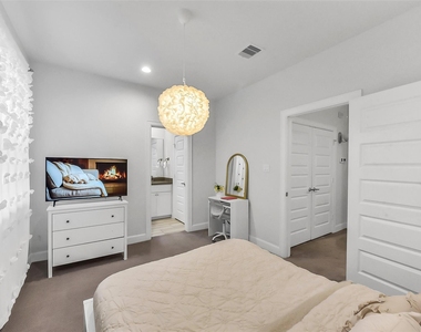 2804 Grand Fountains Drive - Photo Thumbnail 20