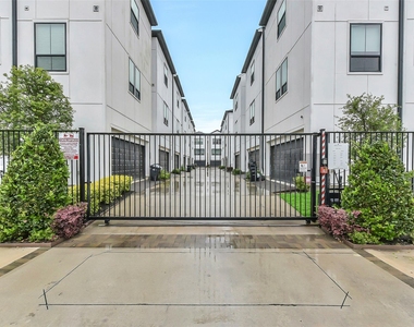 2804 Grand Fountains Drive - Photo Thumbnail 31