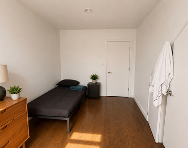 886 Franklin Avenue - Photo Thumbnail 5