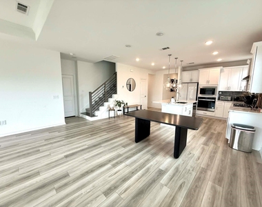1301 Tan Gable Ln - Photo Thumbnail 13