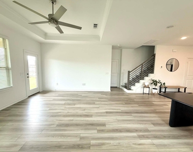 1301 Tan Gable Ln - Photo Thumbnail 14