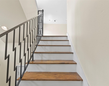 901 Roy Street - Photo Thumbnail 7
