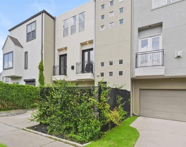901 Roy Street - Photo Thumbnail 2