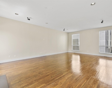 901 Roy Street - Photo Thumbnail 8