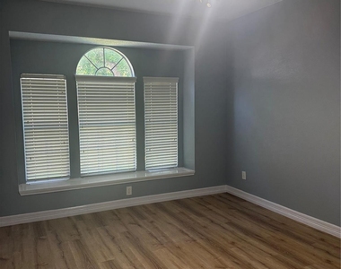 4727 Heritage Country Lane - Photo Thumbnail 4