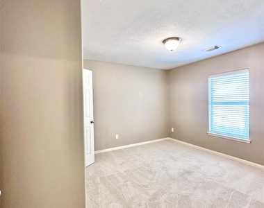 9419 Vander Rock Drive - Photo Thumbnail 16