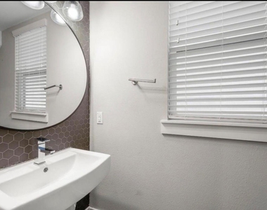 406 Yale Oaks Lane - Photo Thumbnail 10