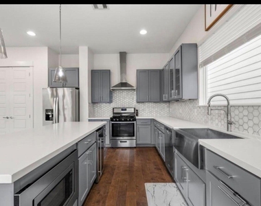 406 Yale Oaks Lane - Photo Thumbnail 7