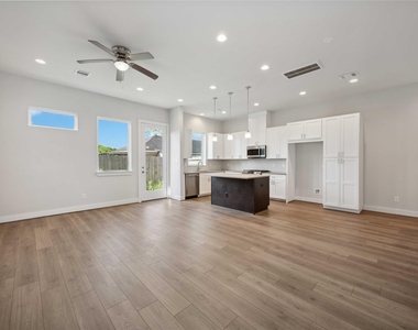 321 Charlock Street - Photo Thumbnail 20