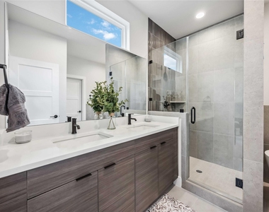 321 Charlock Street - Photo Thumbnail 6