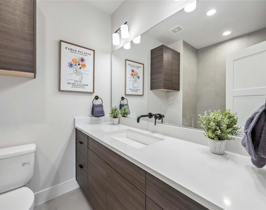 321 Charlock Street - Photo Thumbnail 10