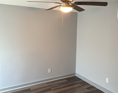 10209 Wiggins Street - Photo Thumbnail 3