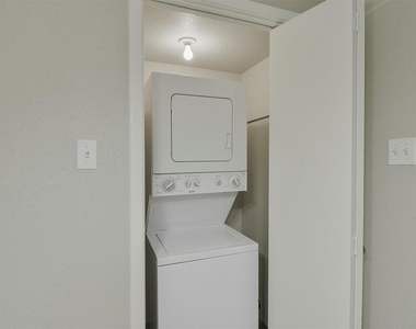 12955 Woodforest Boulevard - Photo Thumbnail 9