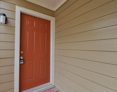 12955 Woodforest Boulevard - Photo Thumbnail 2