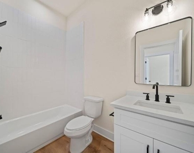236 E 39th Street - Photo Thumbnail 7