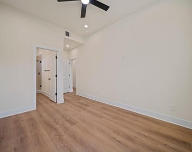 236 E 39th Street - Photo Thumbnail 16