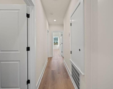 236 E 39th Street - Photo Thumbnail 10