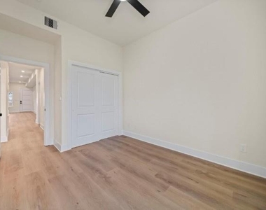 236 E 39th Street - Photo Thumbnail 13