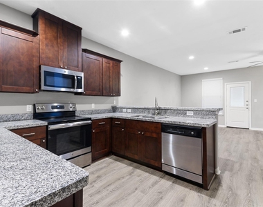 124 Artesian Way - Photo Thumbnail 9