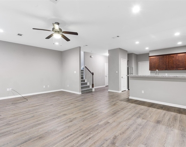 124 Artesian Way - Photo Thumbnail 5