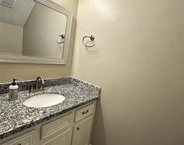 1911 Country Village Boulevard - Photo Thumbnail 9