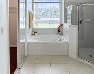 467 Sauders Road Se - Photo Thumbnail 13