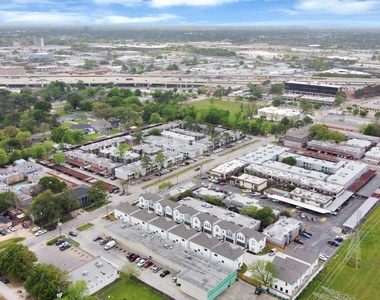 2903 Sherwood Green Lane - Photo Thumbnail 6