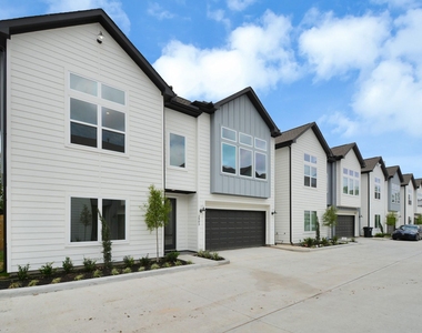 2903 Sherwood Green Lane - Photo Thumbnail 3