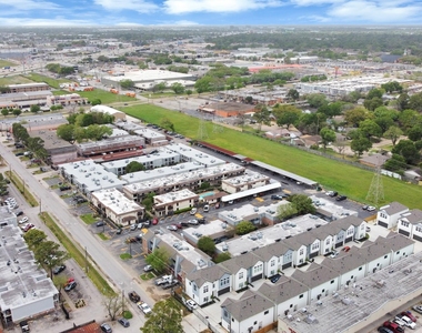 2903 Sherwood Green Lane - Photo Thumbnail 5