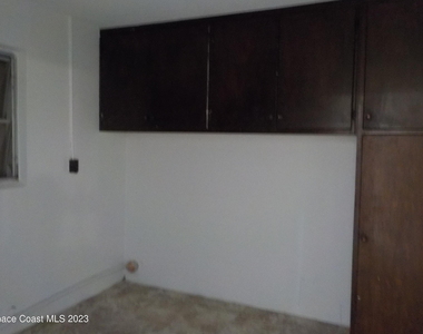 636 Hampton Drive Ne - Photo Thumbnail 12