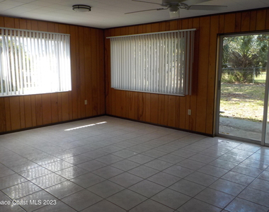 636 Hampton Drive Ne - Photo Thumbnail 5