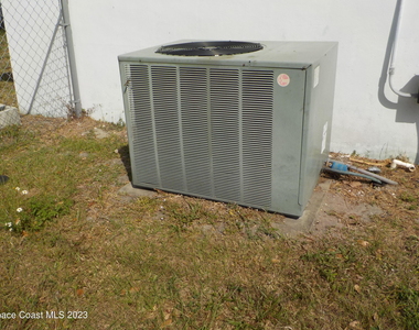 636 Hampton Drive Ne - Photo Thumbnail 18