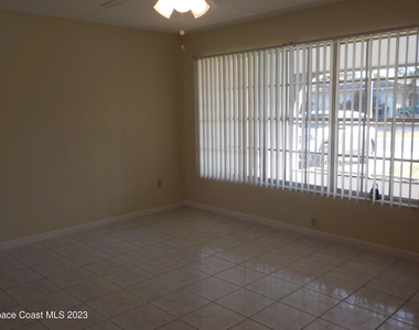 636 Hampton Drive Ne - Photo Thumbnail 1
