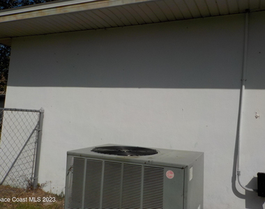636 Hampton Drive Ne - Photo Thumbnail 17