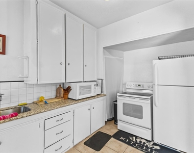 2509 Whitney Street - Photo Thumbnail 12